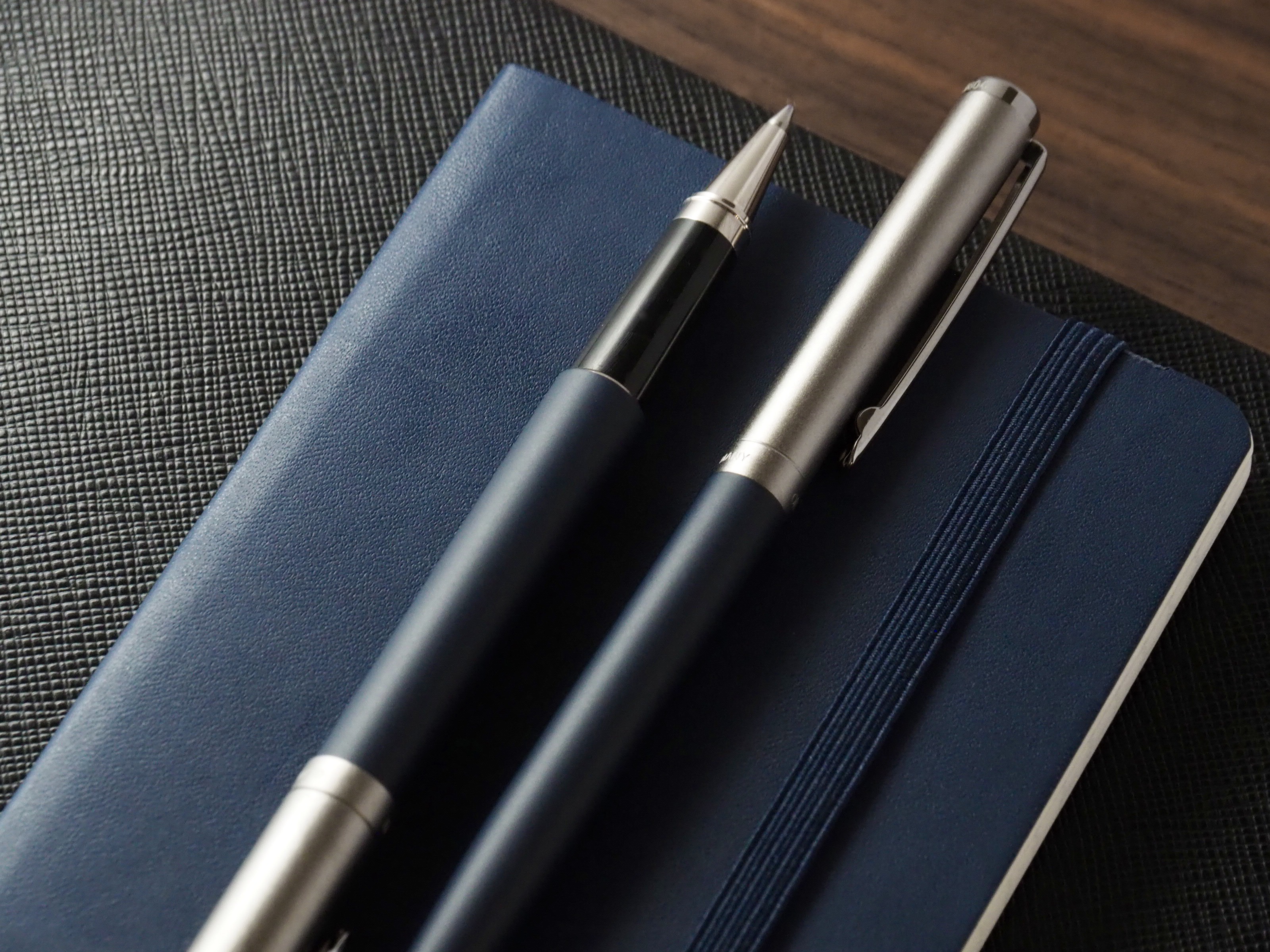 Otto Hutt design01 Blue Matt